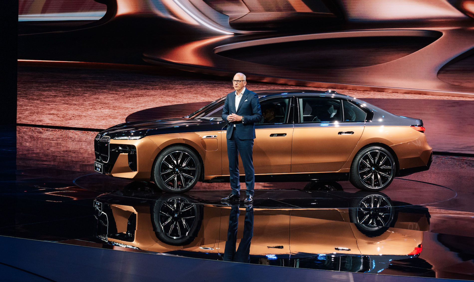 Name:  P90501438_highRes_the-bmw-i7-m70-xdriv.jpg
Views: 599
Size:  430.8 KB