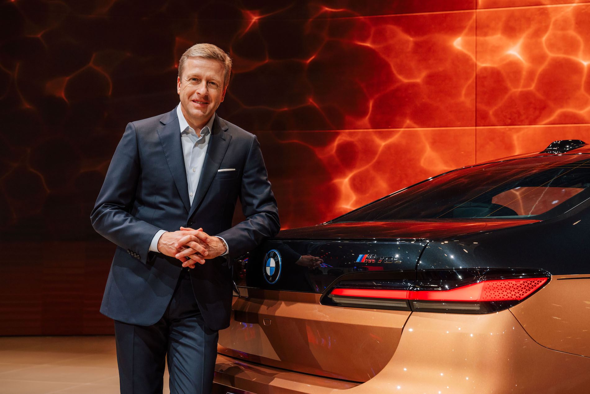 Name:  P90501452_highRes_the-bmw-i7-m70-xdriv.jpg
Views: 539
Size:  300.8 KB