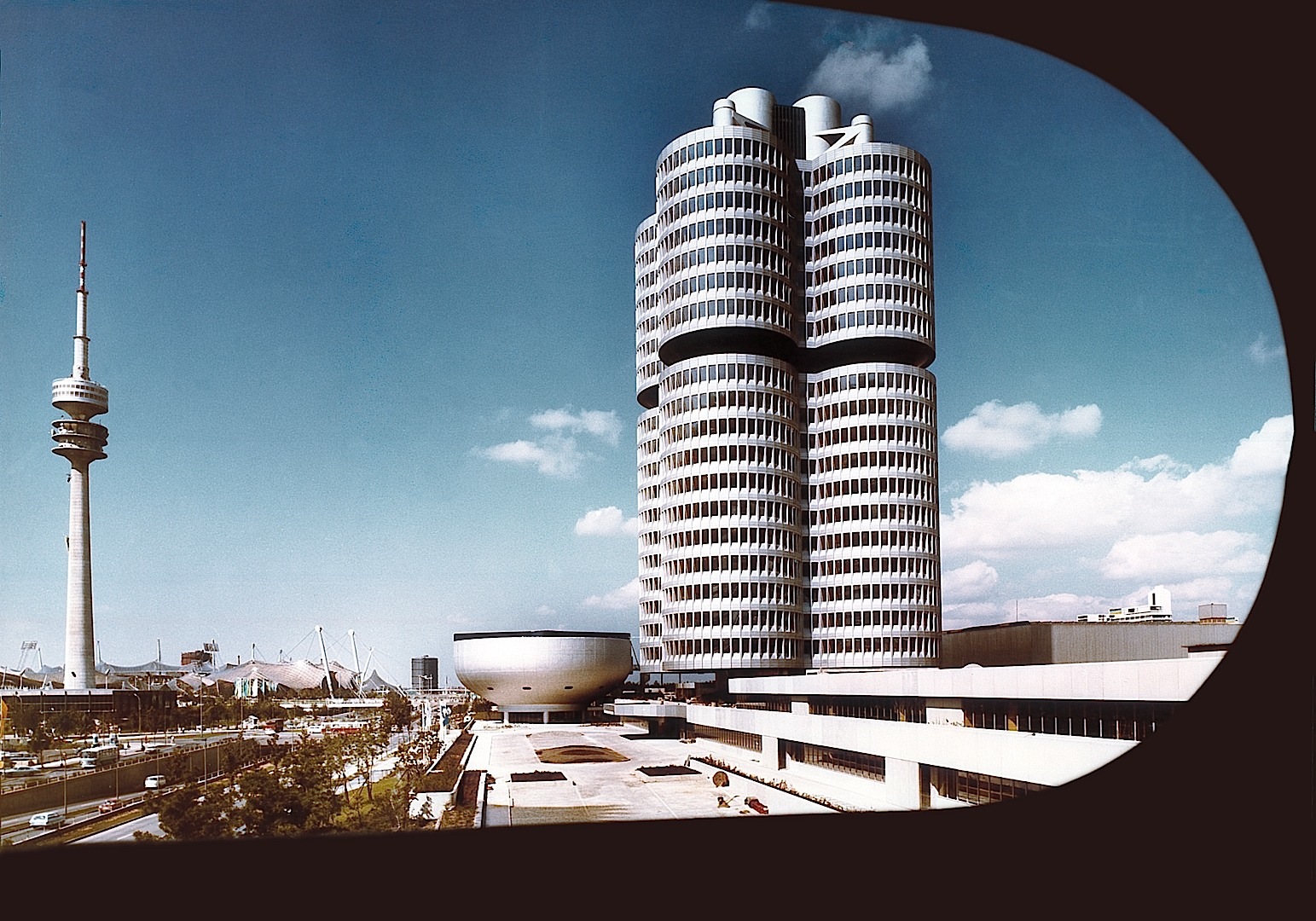 Name:  bmw-s-tower-and-museum-in-munich-celebrate-40-years-of-existence-1080p-2.jpg
Views: 5683
Size:  541.7 KB