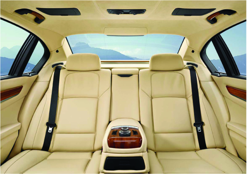 Name:  750_Individual_Leather_Champagne_Rear_Seat_View.jpg
Views: 3833
Size:  250.8 KB