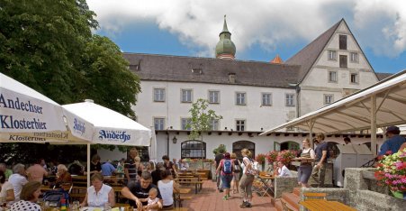 Name:  Kloster Andrechs  10_by_andechs_kloster_biergarten_roland_rossner_3_452x.jpg
Views: 13938
Size:  33.9 KB