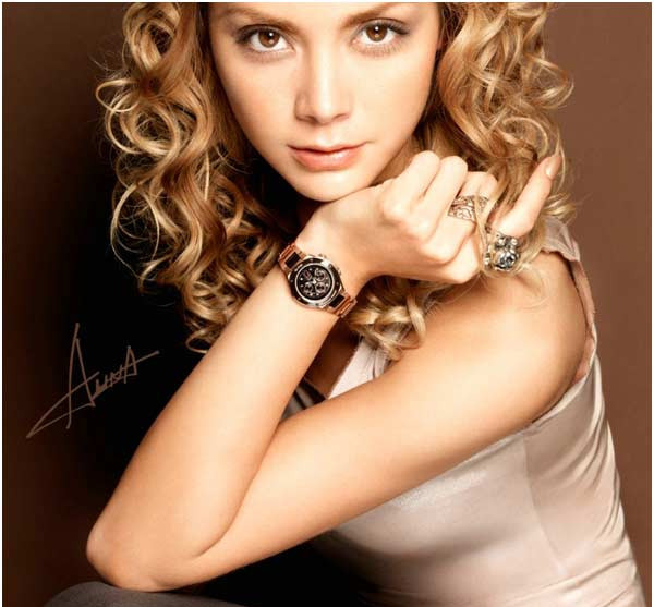 Name:  Shakira TagHeuer.jpg
Views: 641
Size:  81.3 KB