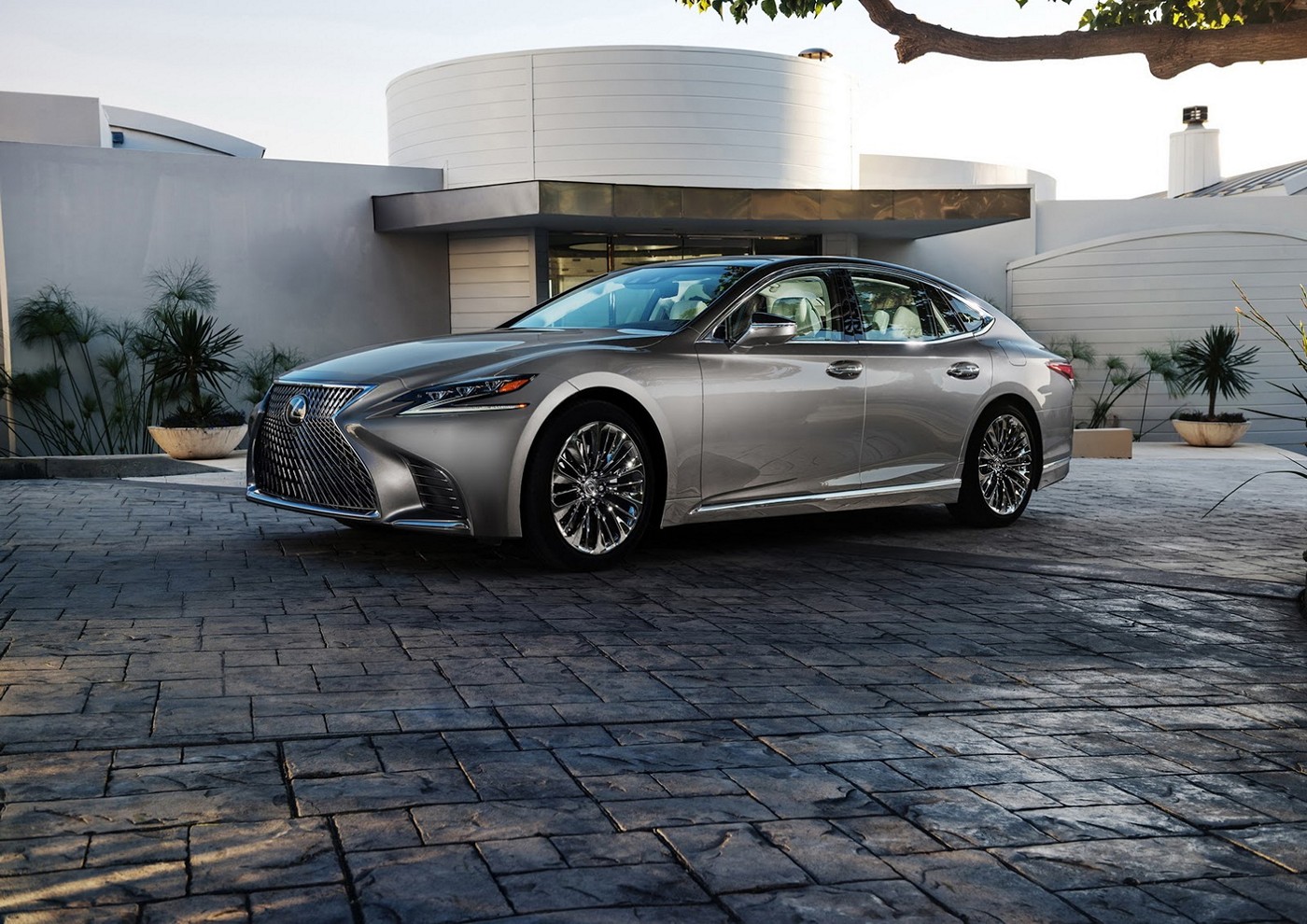 Name:  2018-Lexus-LS-8.jpg
Views: 3654
Size:  350.6 KB