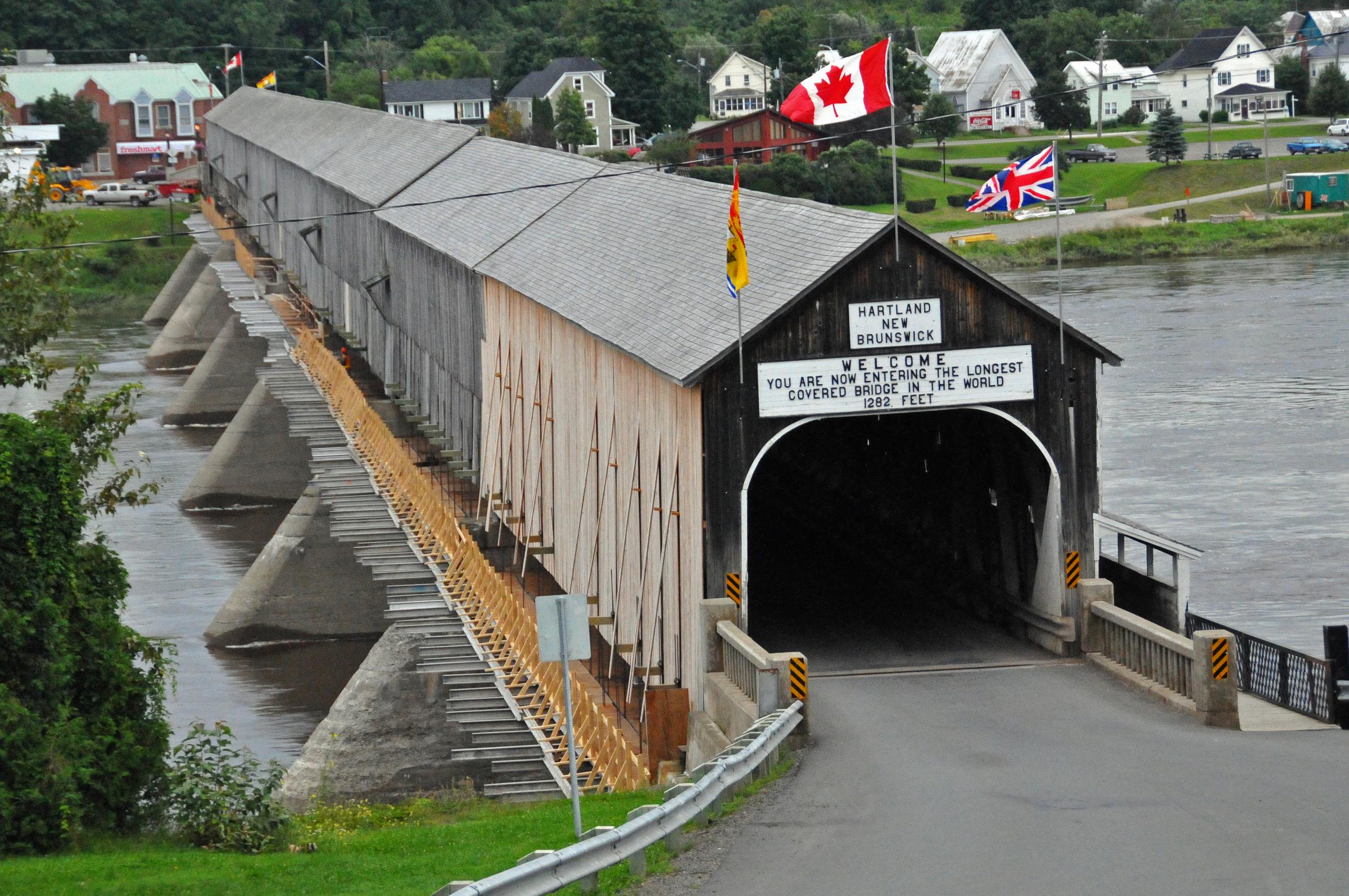 Name:  Hartland_covered_bridge_2008.jpg
Views: 97
Size:  616.3 KB