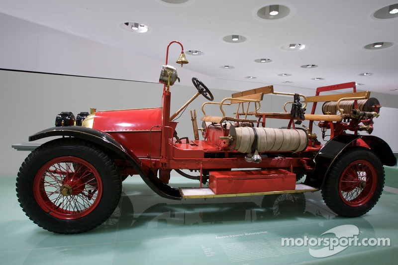 Name:  Fire Truck  automotive-visit-of-the-porsche-museum-zuffenhausen-germany-2009-1912-austro-daimler.jpg
Views: 440
Size:  149.5 KB