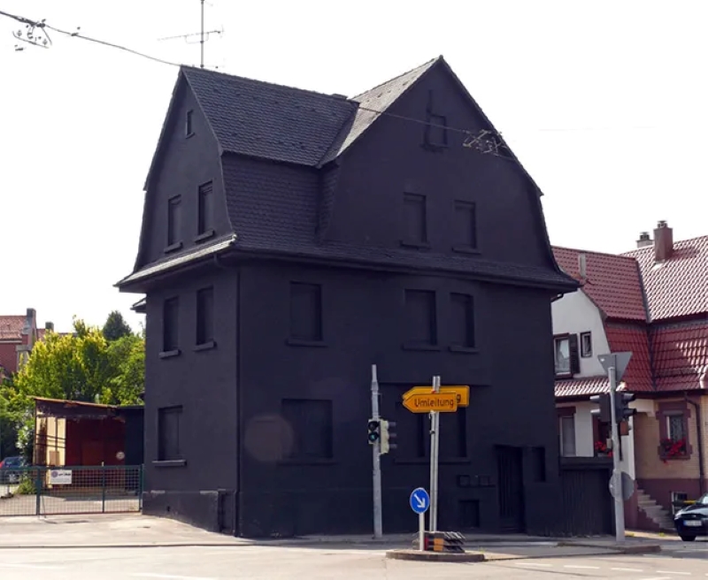Name:  Black house..jpg
Views: 214
Size:  215.5 KB